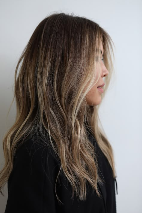 Surf Highlights, Sunkissed Balayage Brunettes, Brunette Beach Hair, Brunette Beach Waves, Highlights Around The Face, Beachy Brunette, Brunette Babylights, Beach Hair Color, Hair Sunkissed