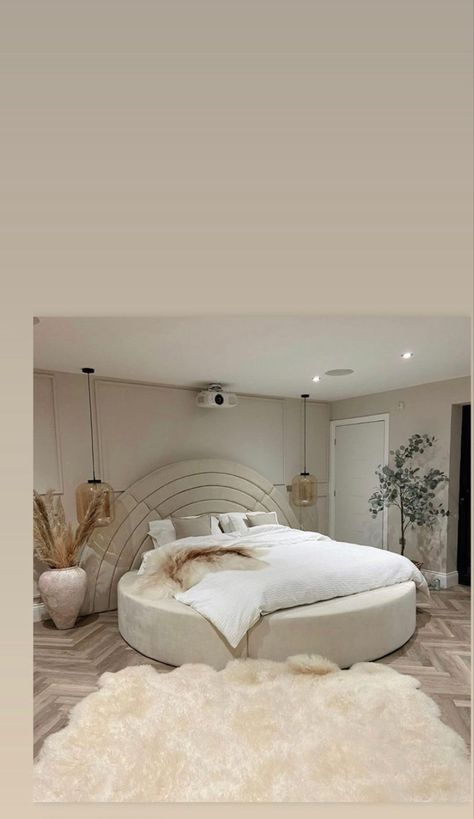 Kardashian Decor, Circle Bed Bedroom, Round Bed Aesthetic, Circle Bed Aesthetic, Circular Beds, Round Bed Designs, Round Bedroom, Circle Bed, Round Bed