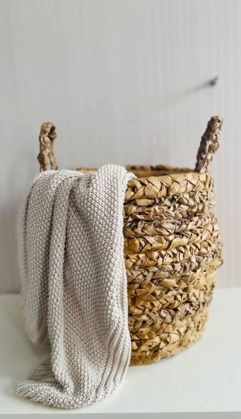 Brown Paper Bag Basket, Diy Basket From Cardboard, Paper Bag Basket, Braided Basket Diy, Braided Basket, Diy Jute Basket, How To Decorate Baskets, Diy Woven Basket, Diy Basket Weaving