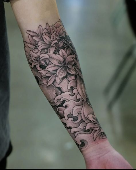 Japanese Flower Forearm Tattoo, Flower Half Sleeve Tattoo Men, Forearm Flower Tattoo Men, Half Arm Sleeve Tattoos Men, Left Arm Tattoo Men, Back Forearm Tattoo Men, Guys Arm Tattoos, Shoulder Piece Tattoo, Tato Irezumi