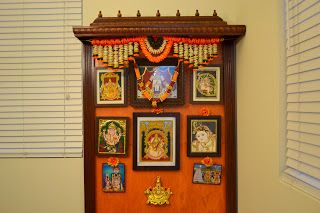 Easy Home made Pooja mandap USA with the materials from Home depot and lowes. DIY mandap Diy Mandap, Pooja Shelf, Mandir Ideas, Prayer Altar, Hawaii Pictures, Pooja Mandir, Pooja Room Door Design, Pooja Room Design, Puja Room