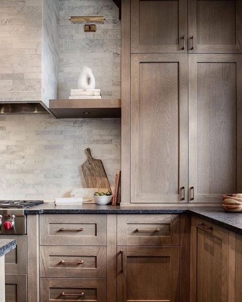 A New Take on All-Wood Kitchens - Studio McGee Black Kitchen Countertops, Wooden Kitchen Cabinets, Natural Wood Kitchen, Kabinet Dapur, Farmhouse Kitchen Island, Wood Kitchen Cabinets, Shaker Cabinets, Gorgeous Kitchens, Interior Modern