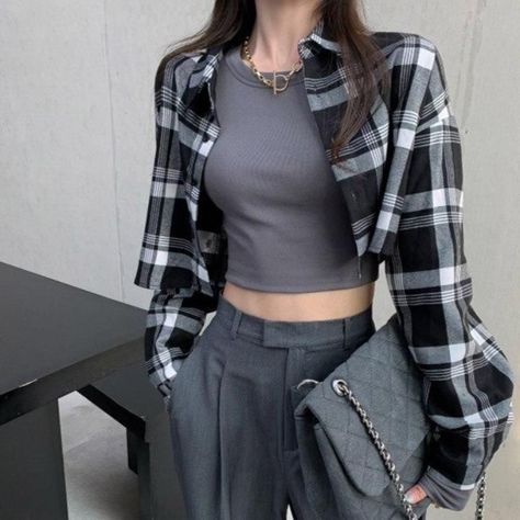 Cropped Flannel Outfits, Cropped Shirt Outfit, Plaid Shirt Outfits, Flannel Outfits, Plaid Outfits, Suit Pants, Street Wear Urban, Plaid Print, Crop Shirt