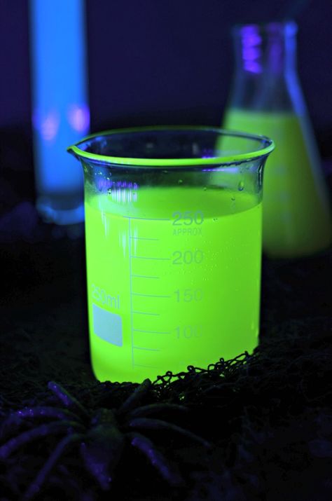 Halloween Cocktails That Glow In The Dark with a Black-light Black Light Lemonade, Glow In The Dark Ice Cubes, Black Light Cocktails, Green Halloween Alcoholic Punch, Black Light Drinks, Glow In The Dark Cocktails, Glow In The Dark Drinks Alcohol, Glow In The Dark Punch, Glowing Cocktails