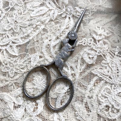 Linprobable coup de Coeur Scissors Aesthetic, Irish Eyes Are Smiling, Grandmothers Love, Bows Diy Ribbon, Irish Eyes, Rock Paper Scissors, Forest Girl, Needle Punch, Paper Scissors