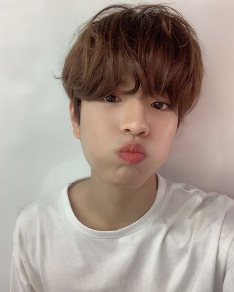 Kissy Face, Asian Boy, Stray Kids Seungmin, Kids Icon, Homeless Children, Fan Fiction, Crazy Kids, Lee Min Ho, Lee Know