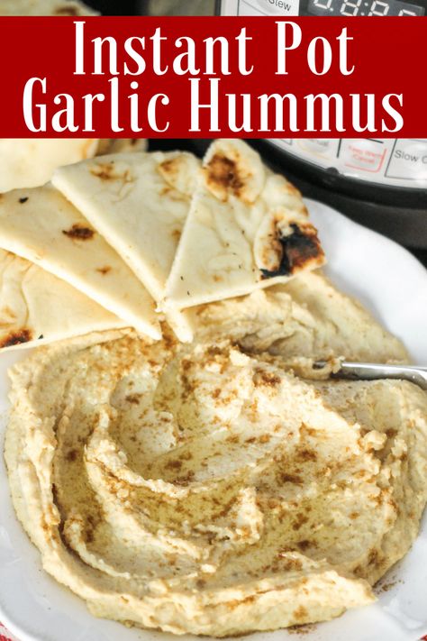 Only a handful of ingredients in this delicious Garlic Hummus. Save money and know exactly what's in your food with this Instant Pot Garlic Hummus Recipe! Instant Pot Hummus, Baba Ganush, Garlic Hummus Recipe, Tartiflette Recipe, Garlic Hummus, Vegetarian Instant Pot, Healthy Instant Pot Recipes, Instant Recipes, Easy Instant Pot Recipes