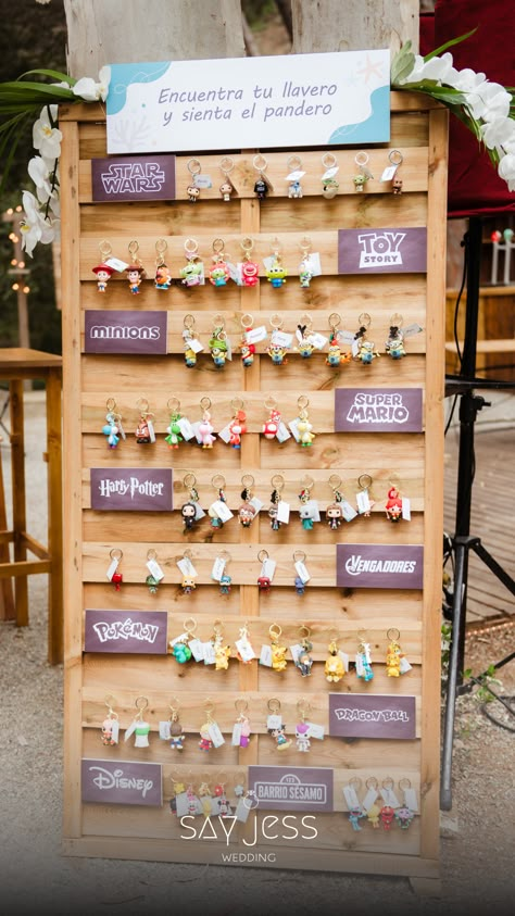 Lo tenemos claro, los detalles de una boda marcan las diferencia. Y es que cuando hablamos del seating plan las opciones se multiplican. En SayJess Wedding, creemos que cada mesa en una boda cuenta una historia, ¿y existe mejor forma de representarlo que con un seating plan original? ¡Hoy te mostramos algunas ideas! 📍 Wedding Planner Cataluña 💌 info@sayjess.es 📞 618 03 42 66 Ideas Boda Decoracion, Seating Plan Boda, Original Wedding Ideas, Fall Wedding Outfits, Boda Ideas, Seating Plan Wedding, Cute Wedding Ideas, Seating Plan, Wedding Seating