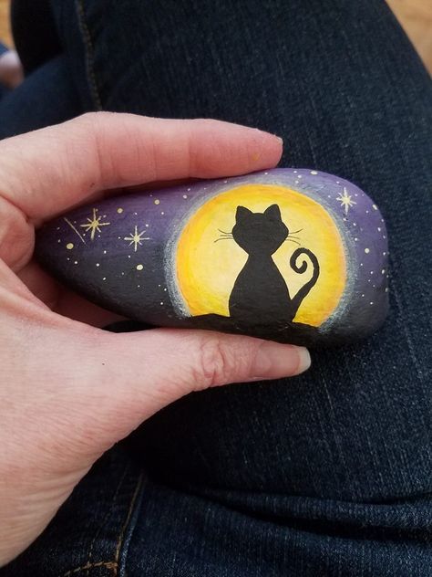 Cat Rock Painting Ideas Easy, Rock Painting Cats, Rock Cat, Cat Rock Painting, Cat Stone Painting, Cat Painted Rocks, Cat Rock Painting Ideas, Rock Painting Cats Easy, Black Cat Rock Painting Ideas