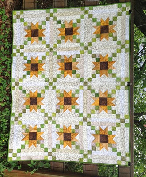 Butterfly Threads Mystery Quilt Sunflower Quilt, Fall Quilt Patterns, Butterfly Sunflower, Sunflower Quilts, Flower Quilts, Mystery Quilt, Flower Quilt, Fall Quilts, Patchwork Quilt Patterns