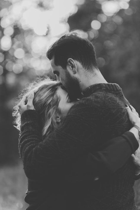 Couple Laughing, Teenage Couples, Romantic Photoshoot, Romantic Couples Photography, Romantic Photos Couples, Hugging Couple, Girlfriend Goals, Romantic Photos, Couple Photoshoot Poses