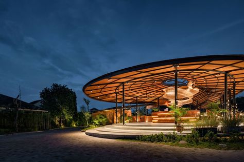 Gallery of Talaga Sampireun Bali Restaurant / K-Thengono Design Studio - 15 Balinese Restaurant, Landscape Architecture Presentation, Bali Restaurant, Gate Designs Modern, Beach Cafe, Restaurant Architecture, Natural Ventilation, Milan Design Week, Architecture Presentation