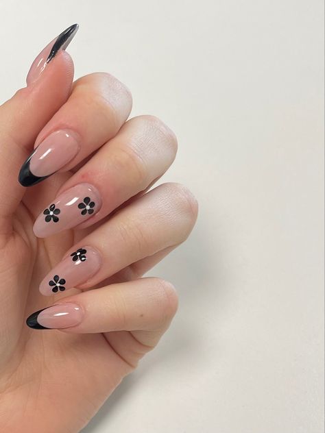 Black Nail Designs Short Oval, French Tips Ring Finger Design, Minimalistic Black Nails, Almond Nails White And Black, Almond Nails Designs Black And White, Black And White Spring Nails, Black Nails Ideas Square, One Nail Design Ring Finger Simple, Black French Tips With Design