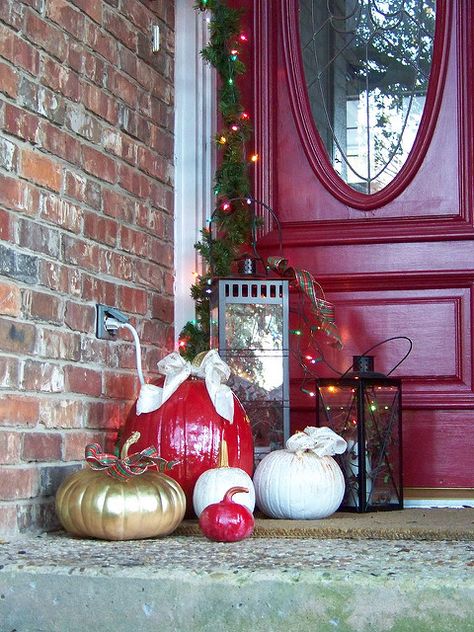 Decorated Front Porch, Gator Art, Sugarplum Christmas, Pumpkin Snowmen, Christmas Pumpkins, Winter Wreath Diy, Hi Sugarplum, Christmas Pots, Wedding Halloween