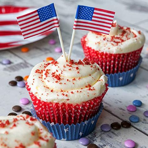 Cheap American Flag Top For Independence Day, American Flag Cupcake Cake, American Themed Cupcakes, Dye Free 4th Of July Dessert, Army Graduation Party, Easy American Flag Cake, American Flag Dessert, Flag Desserts, Patriotic Cupcakes