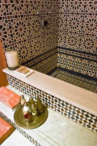 moroccan decor for bathroom wall decoration with moroccan tiles Moroccan Inspired Bathroom, Moroccan Bath, Moroccan Bathroom, Moroccan Home Decor, Moroccan Interiors, Moroccan Tiles, Moroccan Design, Moroccan Decor, Bath Room