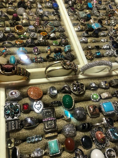 Second Hand Jewellery, Flea Market Rings, Chunky Crystal Jewelry, Thrifted Jewelry Aesthetic, Chunky Crystal Rings, Vintage Chunky Rings, Thrifted Rings, Thrift Accessories, Crystal Rings Aesthetic