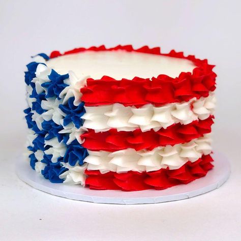 Patriotic Cake Decorating, Usa Cake, American Flag Cake, Army Cake, Desserts Cupcakes, Patriotic Cake, Fourth Of July Cakes, Flag Cake, 4th Of July Cake