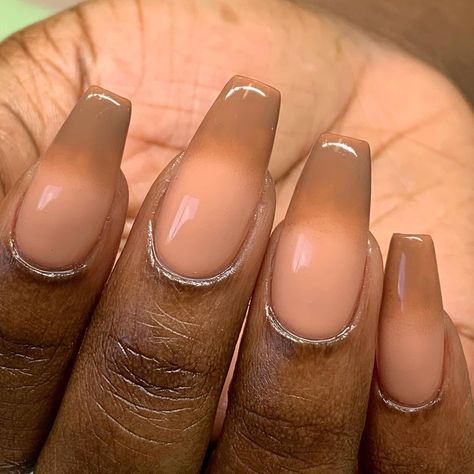 Ombré Nails: Nude Ombré. A nude manicure with subtle ombré. Click through for 20 ombré nail ideas. #ombrénails #nailideas #manicure IG: @paragonnails Coral Ombre Nails, Ombre Nail Polish, Nude Manicure, Coral Ombre, Ombre Manicure, Velvet Nails, Ombré Nails, Fun Nail Colors, Celebrity Nails