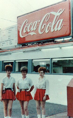 Vintage snapshot- car hops Vintage Diners 1950s, Diner Nyc, Set Theory, Car Hop, Always Coca Cola, Coca Cola Ad, Vintage Diner, Vintage Coke, Retro Diner