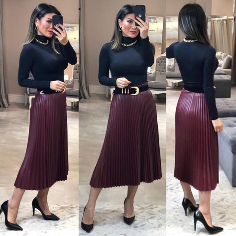 Burgundy Leather Pleated Skirt, Pleated Skirt Outfit Burgundy, Burgundy Pleated Skirt Outfits, Burgundy Maxi Skirt Outfit, Accordion Skirt Outfit, Bordo Outfit, Burgundy Skirt Outfit, Pink Skirt Outfits, Leather Dress Outfit