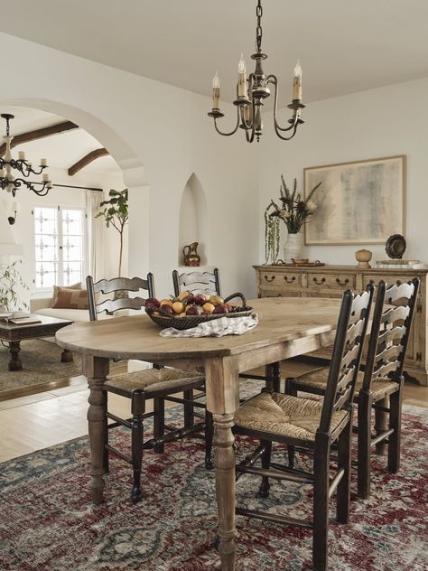 Spanish Revival — Backup Design Spanish Revival Dining Room, Spanish Style Dining Room, Spanish Revival Kitchen, Spanish Dining Room, Italian Country House, Dining Table Antique, Buffet Vintage, Dining Room French, Spanish Revival