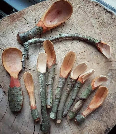 Diy Wood Spoon, Wooden Spoon Carving, Whittling Projects, Wood Spoon Carving, Simple Wood Carving, Wood Carving For Beginners, Wood Carving Tools Knives, Carved Spoons, Dremel Wood Carving