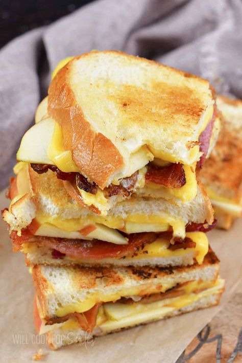 Apple Bacon Gouda Grilled Cheese Gouda Grilled Cheese, Taco Wraps, Gourmet Grilled Cheese, Smoked Gouda, Smoked Bacon, Sourdough Bread, Grilled Cheese, Healthy Breakfast Recipes, Healthy Breakfast