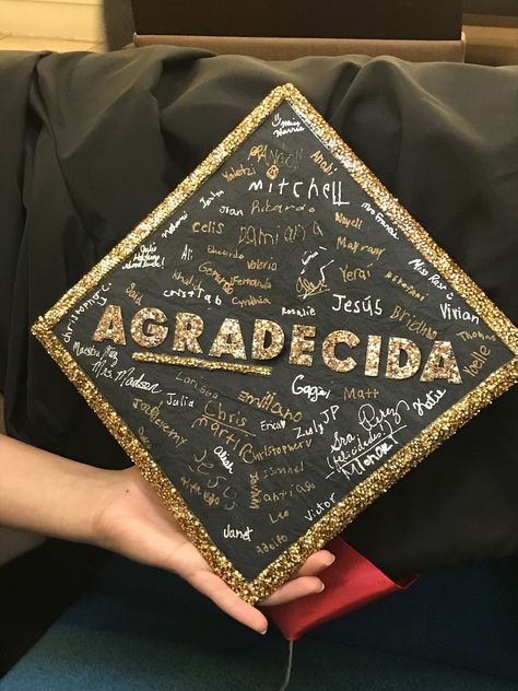 Spanish Graduation Cap Ideas Funny, Grad Cap Designs Spanish, Graduation Cap Designs Espanol, Cap Quotes Graduation Spanish, Spanish Teacher Graduation Cap, Grad Caps Spanish, Grad Cap Quotes Spanish, Spanish Grad Cap Ideas, Grad Cap Ideas Spanish