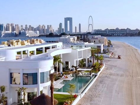 Dubai Penthouse, Penthouse Design, Dubai Houses, Living In Dubai, Dubai Real Estate, Dubai Luxury, Rooftop Patio, Luxury Marketing, Expensive Houses