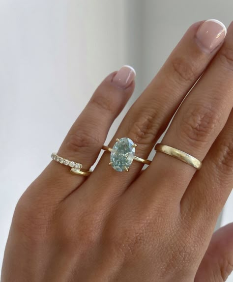 Wedding Ideas 2024, Green Moissanite, Dream Wedding Ring, Pretty Engagement Rings, Cute Engagement Rings, Future Engagement Rings, Creative Wedding Ideas, Dress Ring, Beautiful Engagement Rings