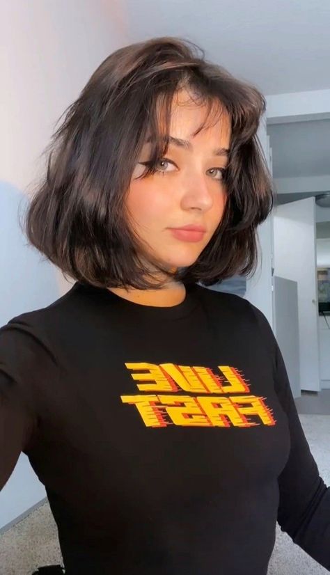 Michelle Alves, 90s Grunge Hair, Girly Pictures, Grunge Hair, Medium Length Hair Cuts, العناية بالشعر, Aesthetic Girl, Medium Length Hair Styles, Medium Length