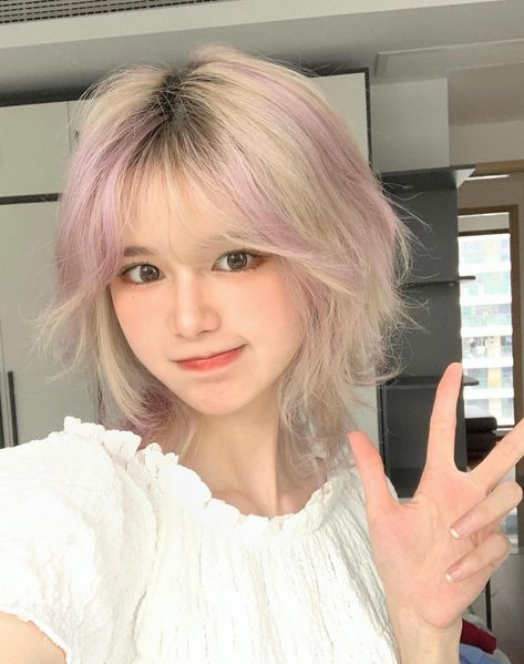 Woman Short Blonde Hair, Blond Rose, Short Grunge Hair, Hair Inspiration Short, Kawaii Hairstyles, Pretty Hair Color, Hair Stylist Life, Short Hair Haircuts, Hair Dye Colors