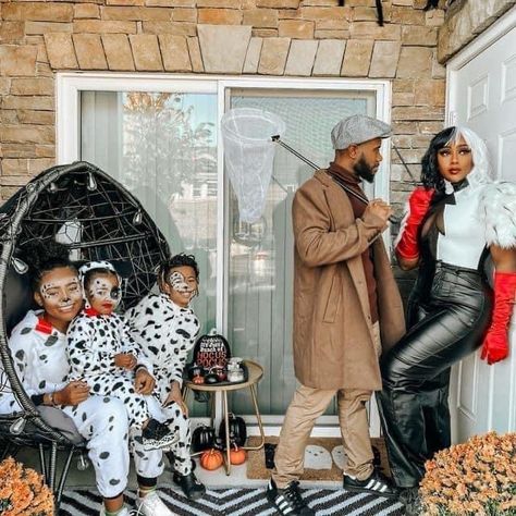 Familycostume Ideas, Family Halloween Costumes Black Family, Dalmatian Family Costume, 101 Dalmatians Family Costume, Cruella Deville Costume Family, Cruella Deville Costume Couple, Cruella Deville Makeup, Halloween Dress Up Ideas, Cruella Deville Costume