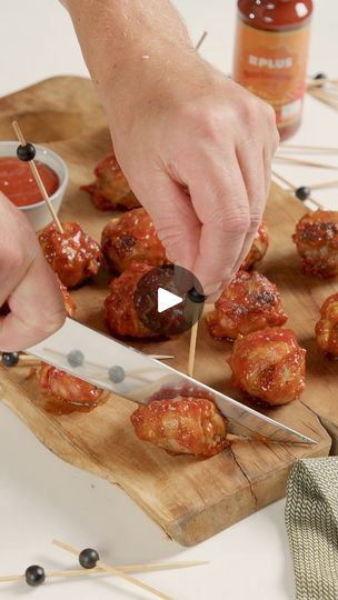 202K views · 1K reactions | Moinballs | Goedkope keuze | Moinkballs zijn een échte bbq-klassieker, maar wist je dat ze ook heerlijk zijn uit de oven? Maak je geen zorgen, met de PLUS bbq-saus behoudt je nog wel... | By Coop Supermarkten | Facebook Coop, Oven