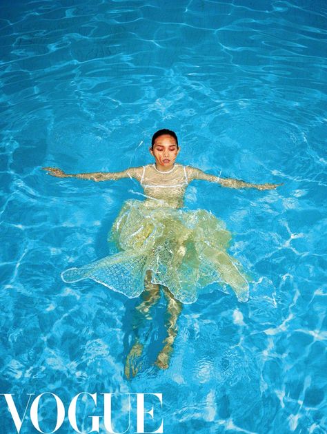 Ling Chen Vogue China Summer Pool Beauty Fashion Editorial Diving Into Pool, Pool Fashion Photography, Pool Fashion Editorial, Water Fashion, Summer Editorial, Pool Photography, Water Shoot, Vogue Editorial, Pool Fashion