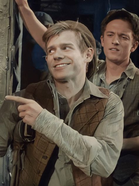 HD PHOTOS Crutchie Newsies Aesthetic, Newsies Broadway Icons, Crutchy Newsies, Crutchie Newsies Broadway, Newsies Characters, Elmer Newsies, Crutchie Morris, Crutchie Newsies, Newsies Wallpaper