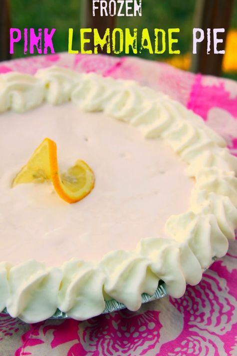 Frozen Pink Lemonade Pie Pink Lemonade Pie, Lemonade Pie Recipe, Summer Pie Recipes, Pink Lemonade Cake, Homemade Sweetened Condensed Milk, Lemonade Pie, Lemonade Cupcakes, Summer Pie, Icebox Pie