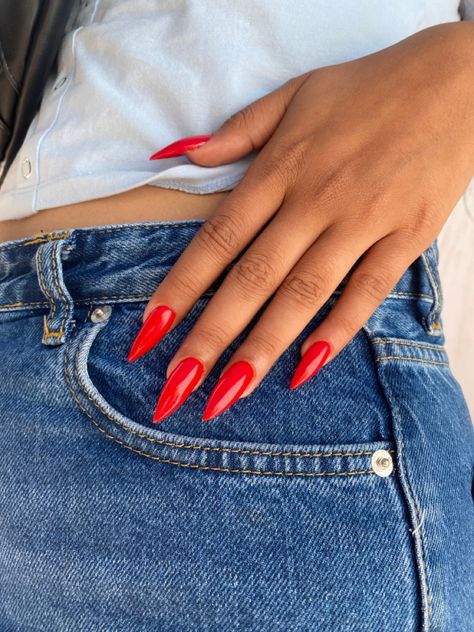 Candy Red Nails, Candy Apple Nails, Candy Apple Red Nails, Apple Red Nails, Almond Nails Red, Red Stiletto Nails, Bright Red Nails, Fab Nails, Gel Nail Polish Colors