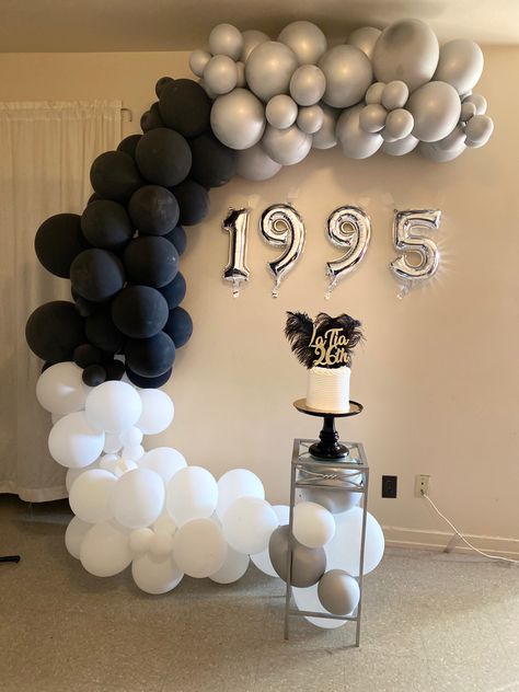 27 Birthday Party Ideas Men, Minimal Birthday Decor For Men, Simple Birthday Decorations For Men, Bday Decoration At Home, Home Alone House, Birthday Decoration Ideas At Home, 28th Birthday Ideas, Mens Birthday Party Decorations, Birthday Decoration Ideas