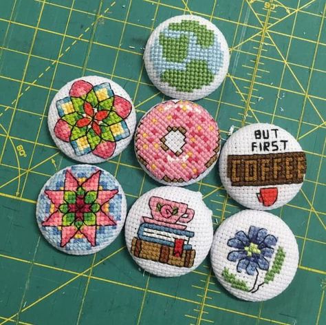 Button Cross Stitch, Small Cross Stitch Projects, Cross Stitch Present Ideas, Creative Cross Stitch, Ways To Display Cross Stitch, Displaying Cross Stitch, Ways To Finish Cross Stitch Projects, Cross Stitch Magnets, Cross Stitch Finishing Ideas Projects