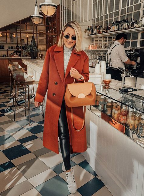 Orange Outfits, Winter Mode Outfits, Winter Coat Outfits, Winter Outfits For School, Orange Coat, Cute Coats, Orange Outfit, Fall Inspiration, Winter Stil