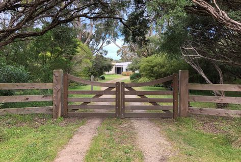 Farm Front Gate Entrance, Front Gate Driveway, Solar Powered Driveway Gate, Driveway Gate And Fence, Driveway Fence Gate, Farm Front Gate, Farm Gates Entrance Driveways Country, Gate Driveway Entrance, Front Gate Entrance Driveway