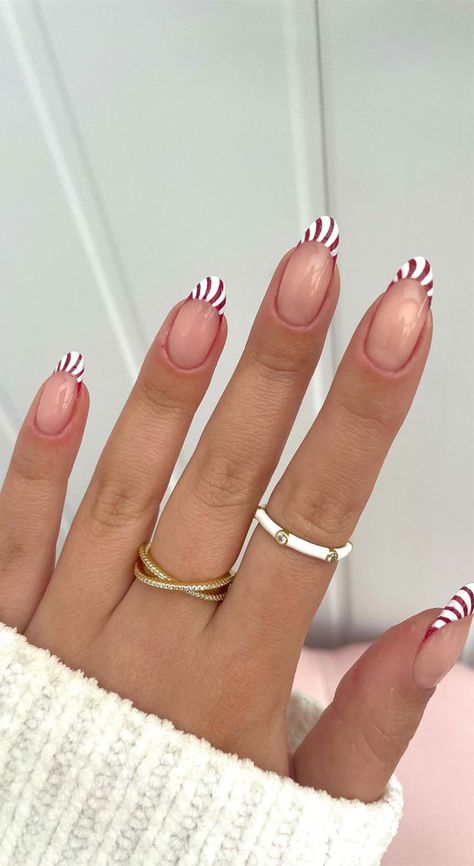 Line Nail Designs, Xmas Nail Designs, Candy Cane Nails, Christmas Gel, Red Christmas Nails, Cute Christmas Nails, Christmas Nails Easy, Winter Nails Acrylic, Christmas Gel Nails