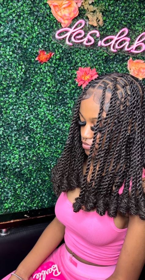 Two Strand Twist Locs With Curly Ends, Invisible Locs With Color And Curls, Black To School Hairstyles, Braids For 7th Graders, Short Island Twist With Curls, Corn Row Hairstyles For Black Women, Peekaboo Invisible Locs, Rope Twist Hairstyles For Black Women, Invisible Locs Twist With Color