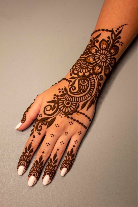 Henna Thigh Tattoo, Henna Patterns Hand, How To Do Henna, Henna Inspired Tattoos, Cute Henna, Tato Henna, Henna Tattoo Hand, Henna Tattoo Designs Hand, Henna Art Designs