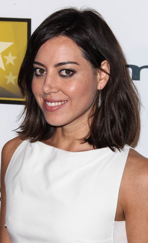 Aubrey Plaza Hair, Audrey Plaza, Aubrey Plaza, Women's Hairstyles, Long Bob, Girls Hair, Layered Hair, Short Girls, Dark Hair