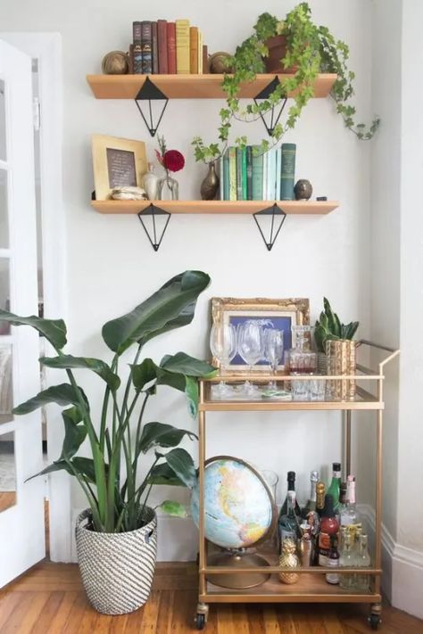 We found The Cutest Bar Cart Decor To Perfect Your Cart - Society19 Couples First Apartment, Couple Apartment, Couples Apartment, Couples Decor, Gorgeous Apartment, Apartment Decorating Ideas, Apartment Decorating On A Budget, Apartment Plants, First Apartment Decorating