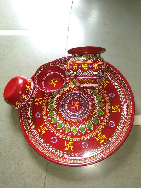 Loti Design Painting, Kalash Painting Design, Kulhad Art, Aipan Art, Macrame Toran, Kalash Decoration, Puja Thali, Thali Decoration, Home Flower Decor