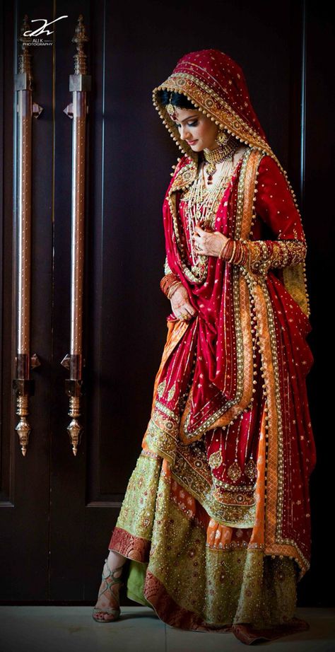 Visit us for all type of dress designing couture, custom made ..www.facebook.com/punjabisboutique email: nivetasfashion@gmail.com pinterest : @nivetas design studio Drapes Wedding, घाघरा चोली, Dupatta Draping Styles, विवाह की दुल्हन, Dupatta Draping, शादी की तस्वीरें, Indian Bride Poses, Pengantin India, Indian Wedding Bride